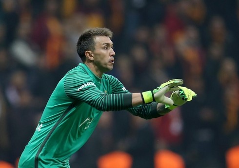 KİV: Muslera mövsümsonu "Qalatasaray"dan ayrılacaq