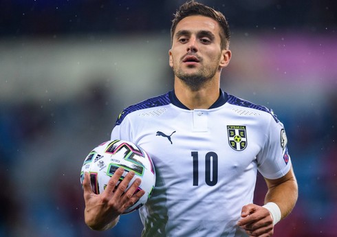 KİV: "Qarabağ" "Fənərbağça"dan ayrılan məşhur futbolçu ilə maraqlanır