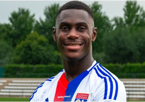 "Lion" İngiltərə klubunun yarımmüdafiəçisini transfer edib