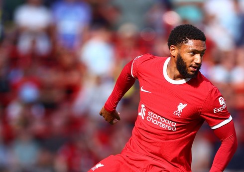 “Liverpul” klubunun müdafiəçisi zədələnərək sıradan çıxıb