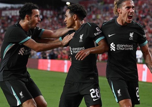 “Liverpul” yoldaşlıq görüşündə “Mançester Yunaytedi”i darmadağın edib