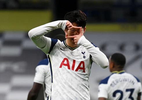 London klubu futbolçusu ilə müqavilənin müddətini uzadıb