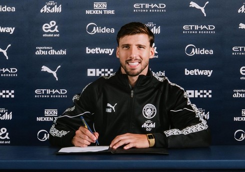 "Mançester Siti" futbolçusu ilə yeni müqavilə imzaladığını elan edib