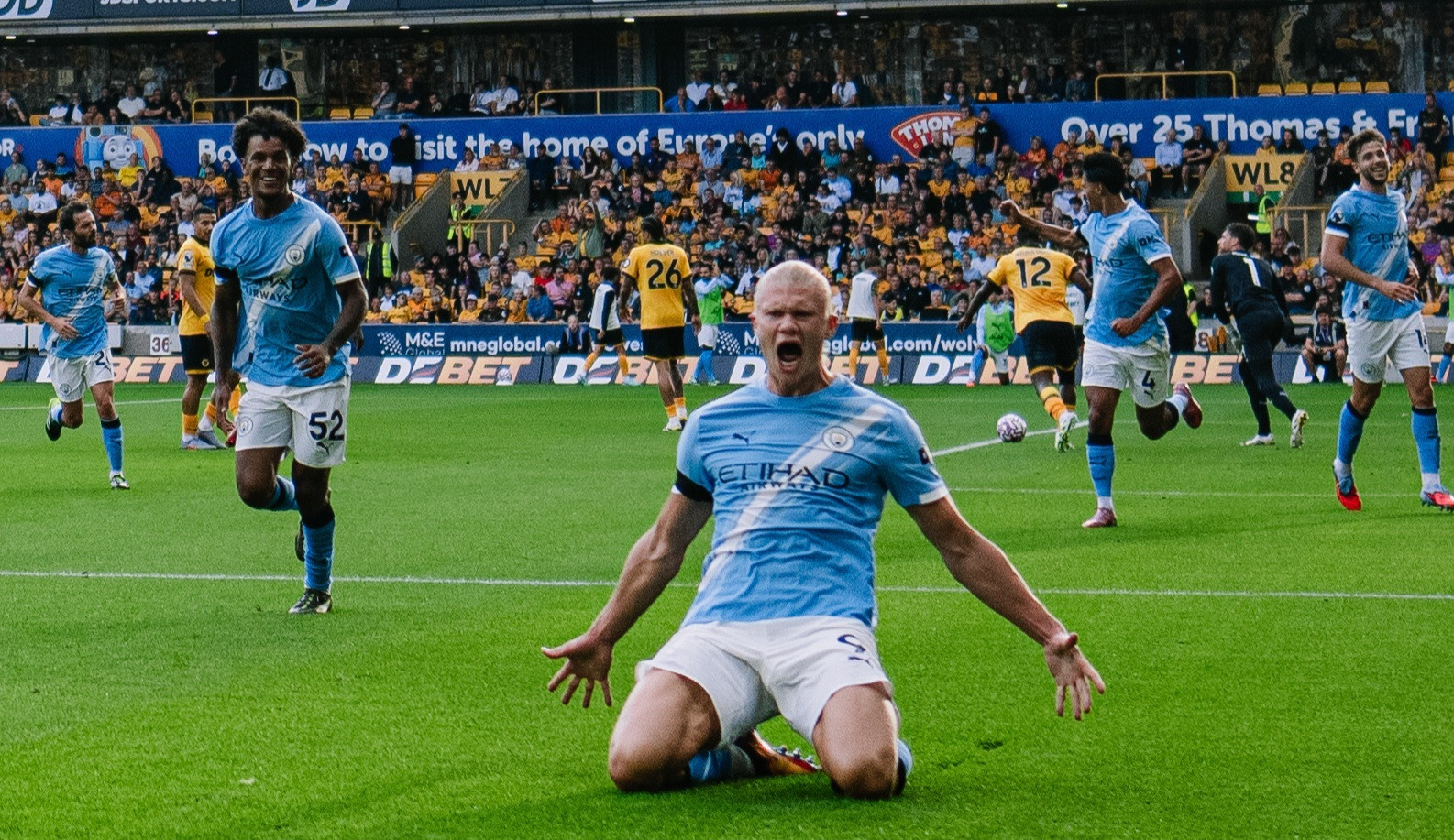 "Mançester Siti" səfərdə "Vulverhempton"u darmadağın edib