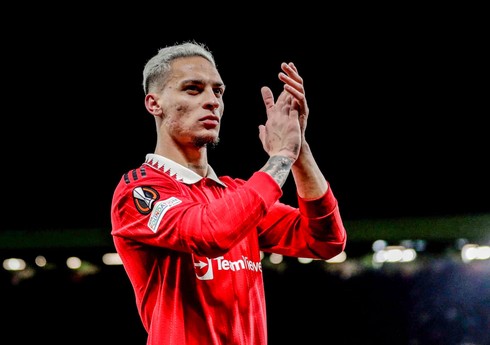 "Mançester Yunayted" sevgilisini döyməkdə ittiham olunan futbolçunu məşqlərə qaytarıb