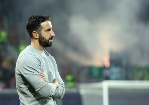 "Mançester Yunayted"in yeni baş məşqçisi Böyük Britaniyaya gedə bilmir