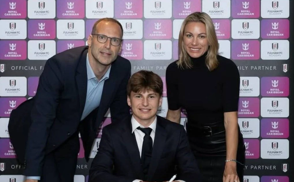 Məhşur qapıçının oğlu "Fulhem"də - Rəsmi