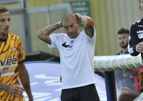 Məşhur baş məşqçi istefaya göndərilib