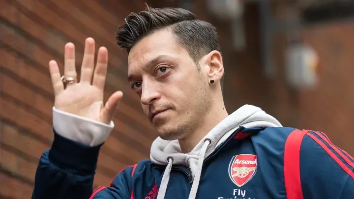 Məsut Özil karyerasını bitirib