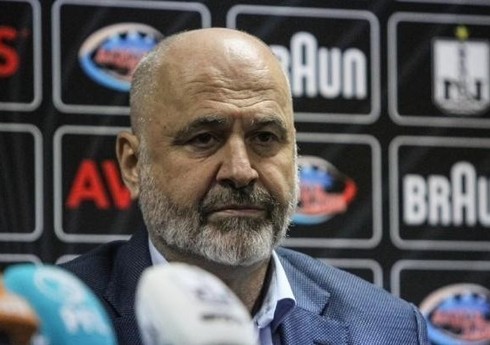 "Neftçi"nin sabiq baş məşqçisi Çempionlar Liqasında mübarizə aparan komandada işləyə bilər