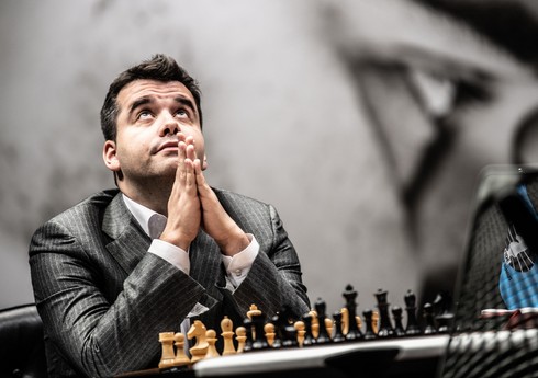 Nepomnyaşi şahmat tacı uğrunda dueldə qələbə qazanaraq yenidən hesabda önə keçib