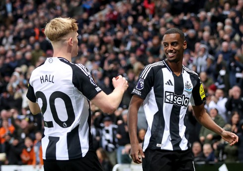 "Nyukasl"ın hücumçusu Endi Koul və Alan Şirerin rekordunu təkrarlayıb