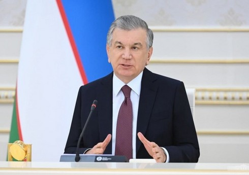 Özbəkistan prezidenti millinin futbolçularına avtomobil hədiyyə edib