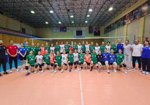 Özbəkistanın 16 yaşadək qızlardan ibarət voleybol millisi Bakıya gəlib