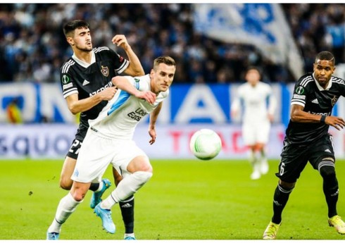 Polşalı futbolçunun "Qarabağ"la oyunda geyindiyi forma satışa çıxarılıb