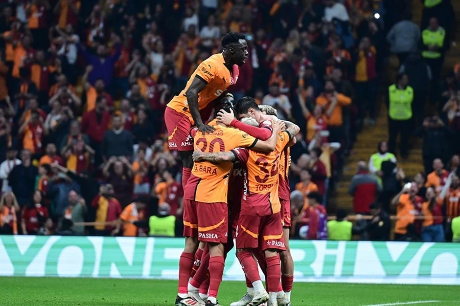 “Qalatasaray" "Antalyaspor"u böyük hesabla məğlub edib