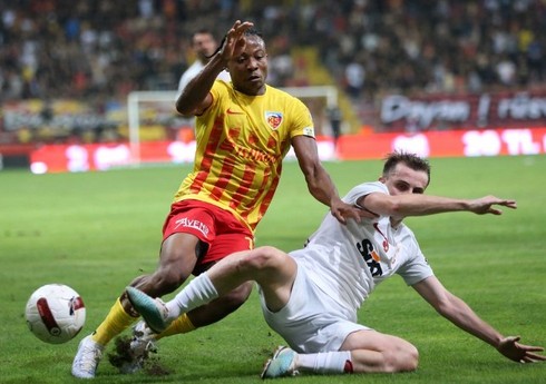 "Qalatasaray" mövsümü 1 xalla açıb