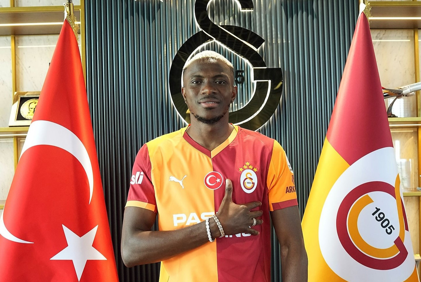 “Qalayasaray” Osimhenin transferini açıqlayıb - FOTO