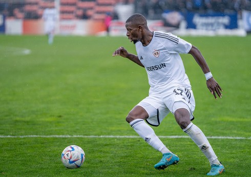 "Qarabağ" hücumçusu ilə yollarını ayırıb