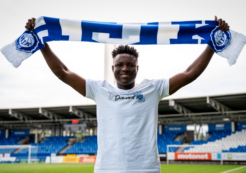 "Qarabağ"ın rəqibi "Ayaks"ın sabiq hücumçusunu transfer edib