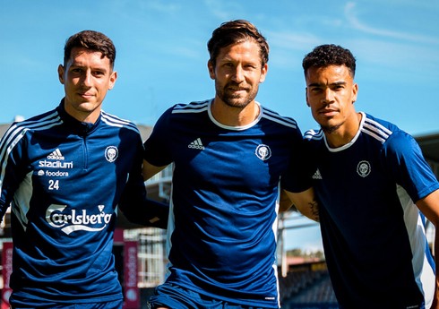 "Qarabağ"ın rəqibi Bakıya 21 futbolçu ilə gəlir