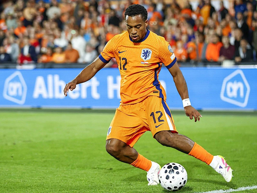 "Arsenal" niderlandlı futbolçu ilə maraqlanır