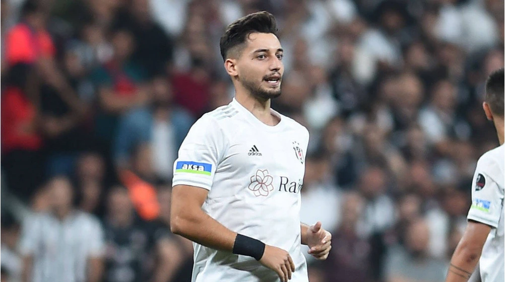 "Beşiktaş"lı futbolçu son 2 oyunda 2 qırmızı kart alıb