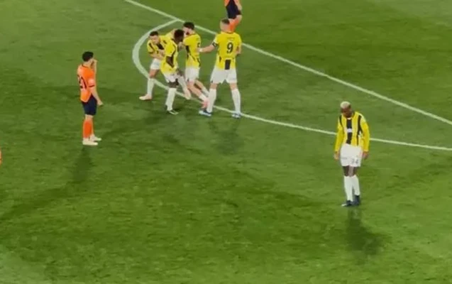 "Fənərbaxça"lı futbolçular arasında gərginlik - VİDEO
