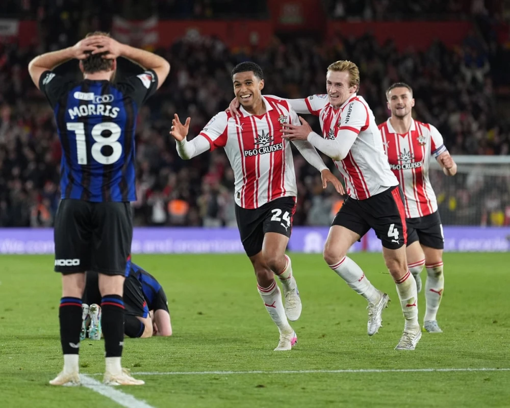 "Hull"un rəqibi bəlli oldu: "Sauthempton" finalda