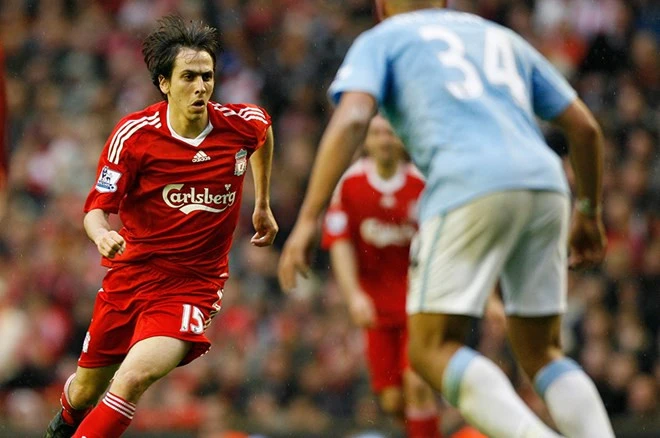 "Liverpul"un sabiq ulduzunun evinə bomba atılıb