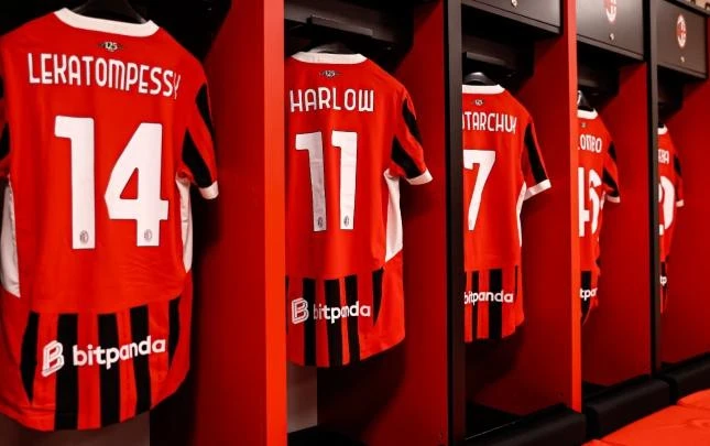 "Milan" futbolçularından analarına jest