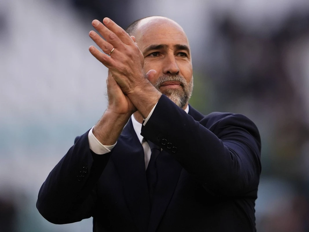 "Yuventus" baş məşqçisi ilə bağlı qərar verib