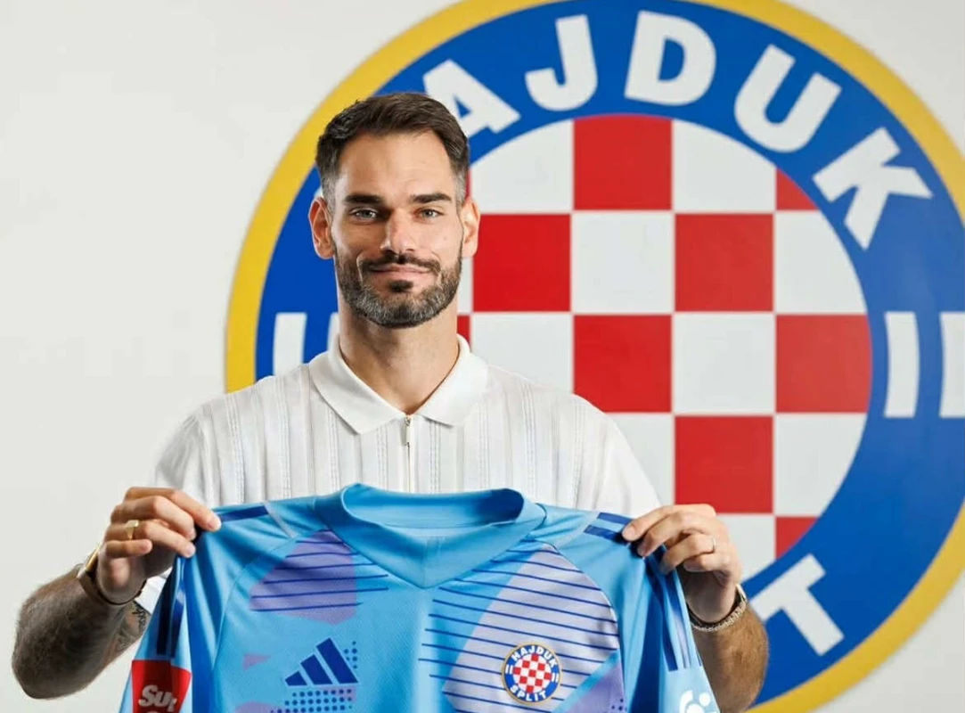 "Zirə"nin rəqibi Xorvatiya millisinin qolkiperini heyətinə qatıb