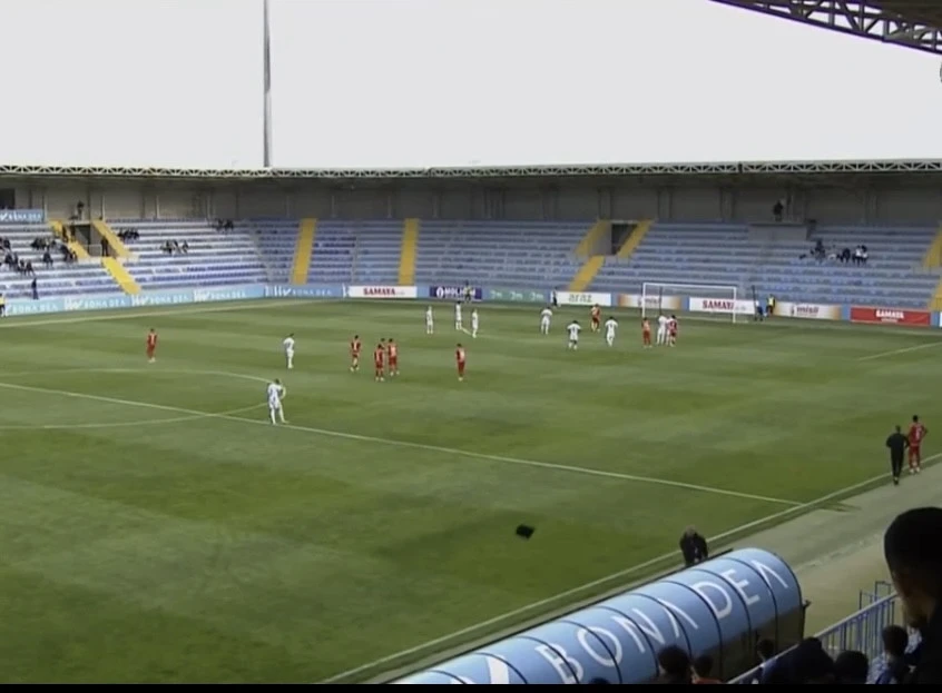 Qurban Qurbanov əsəbiləşdi: Planşeti ikiyə böldü - VİDEO