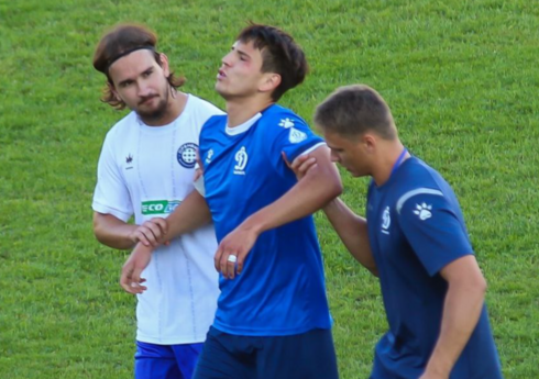 Rusiyalı futbolçu vurduğu qolu qeyd edərkən ciddi zədələnib