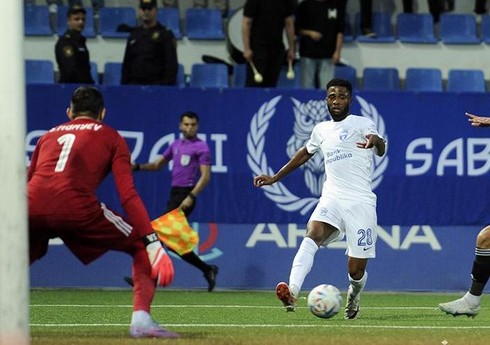 “Sabah” yamaykalı futbolçusu ilə yollarını ayıracaq