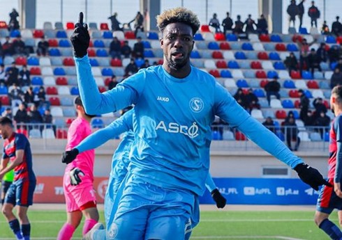 "Səbail" rəsmisi: "Futbolçu həmin an alt paltarını düzəldib"