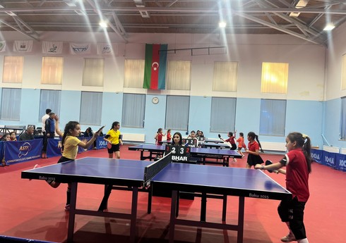 Stolüstü tennisçilər arasında ölkə turnirinə start verilib