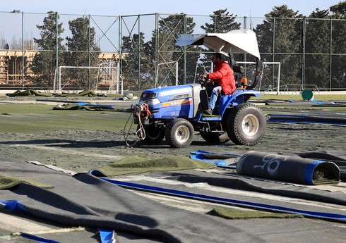 "Sumqayıt"ın stadionunda köməkçi meydançanın ot örtüyü dəyişdirilir