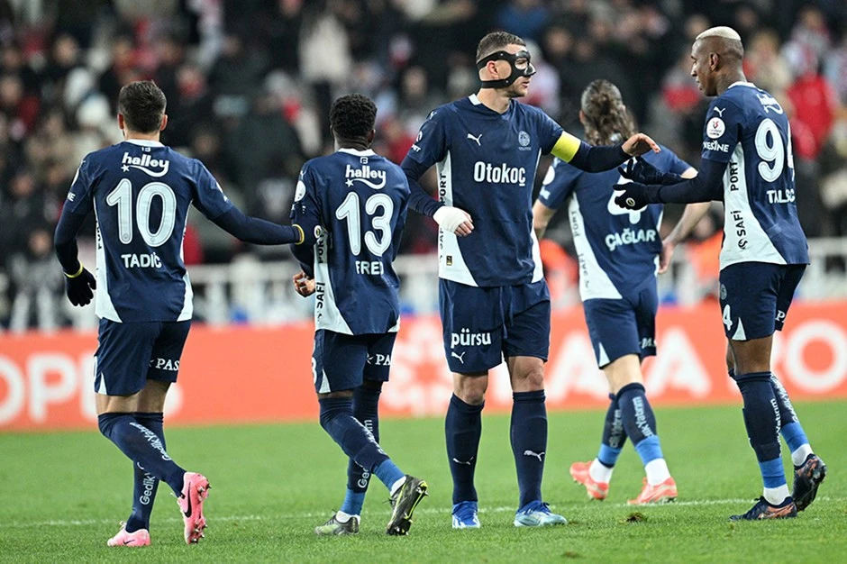 Super Liqa: “Fənər” 3 xalı 3 qolla qazandı