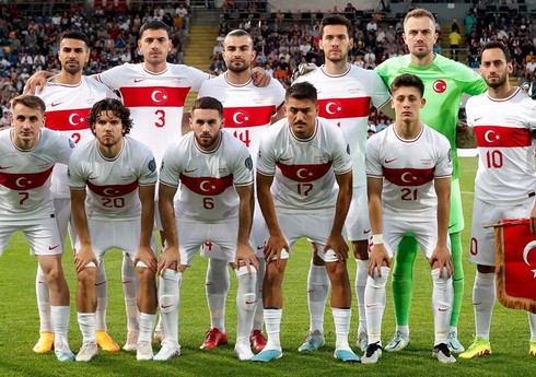Türkiyə millisinin iki aparıcı futbolçusu heyətdən çıxarılıb