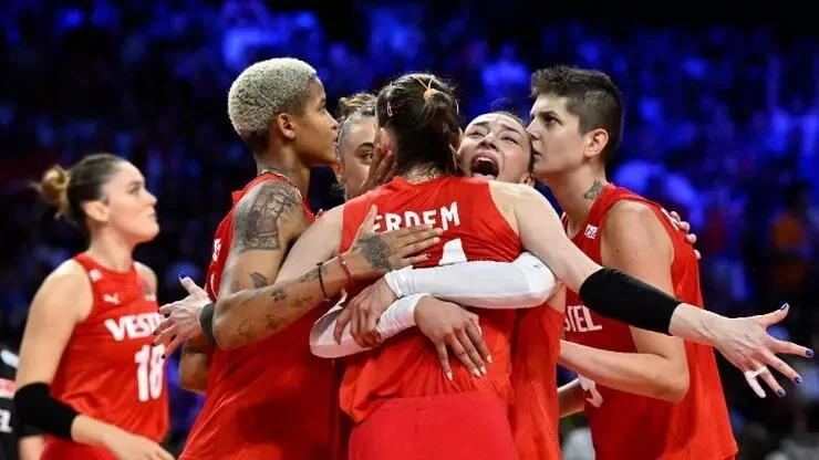 Türkiyənin qadınlardan ibarət voleybol yığması ilk dəfə Avropa çempionu olub - YENİLƏNİB