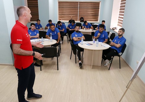 UEFA-nın C kateqoriyalı məşqçi kursları start götürüb