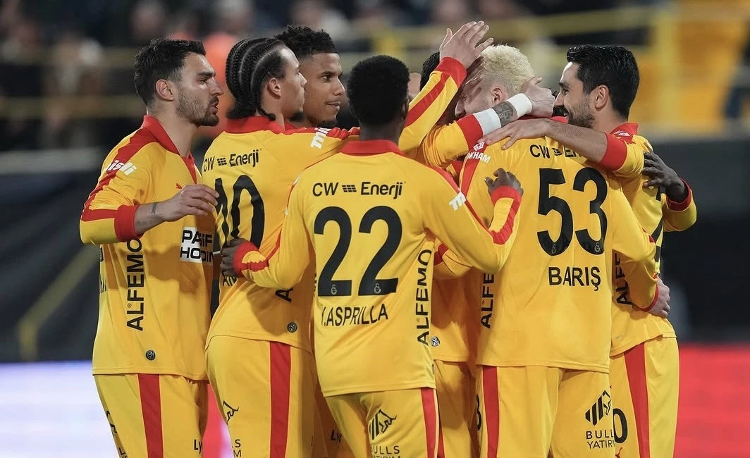 UEFA “Qalatasaray”ı CƏZALANDIRIB