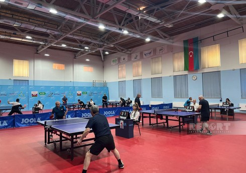 Veteran stolüstü tennisçilər arasında ölkə çempionatına start verilib