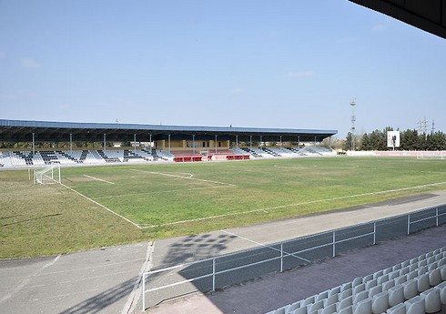 Yevlaxda futbol obyektlərinə baxış keçirilib