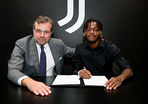 "Yuventus" futbolçusu ilə müqavilə müddətini artırıb